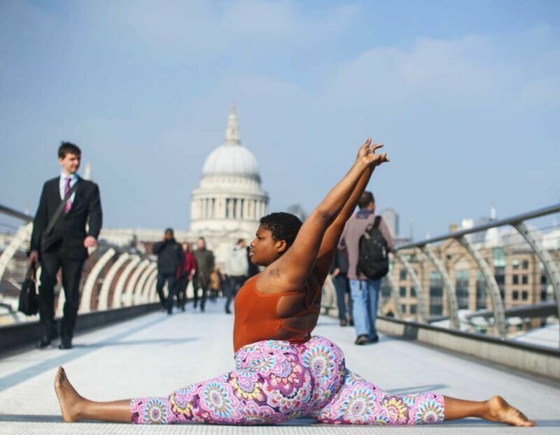Ясмин Стэнли — преподаватель йоги более чем с 200 000 подписчиков в инстаграме